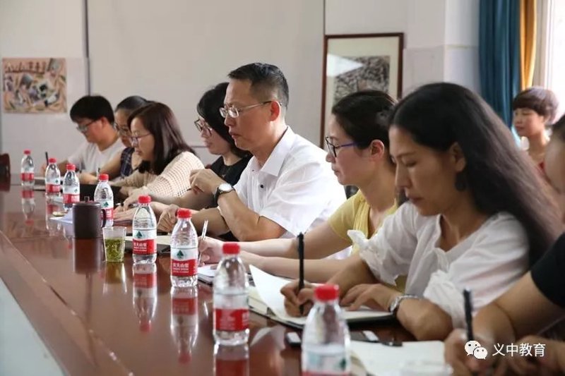 初中招生新变化：在线报名与个性化辅导引领教育潮流